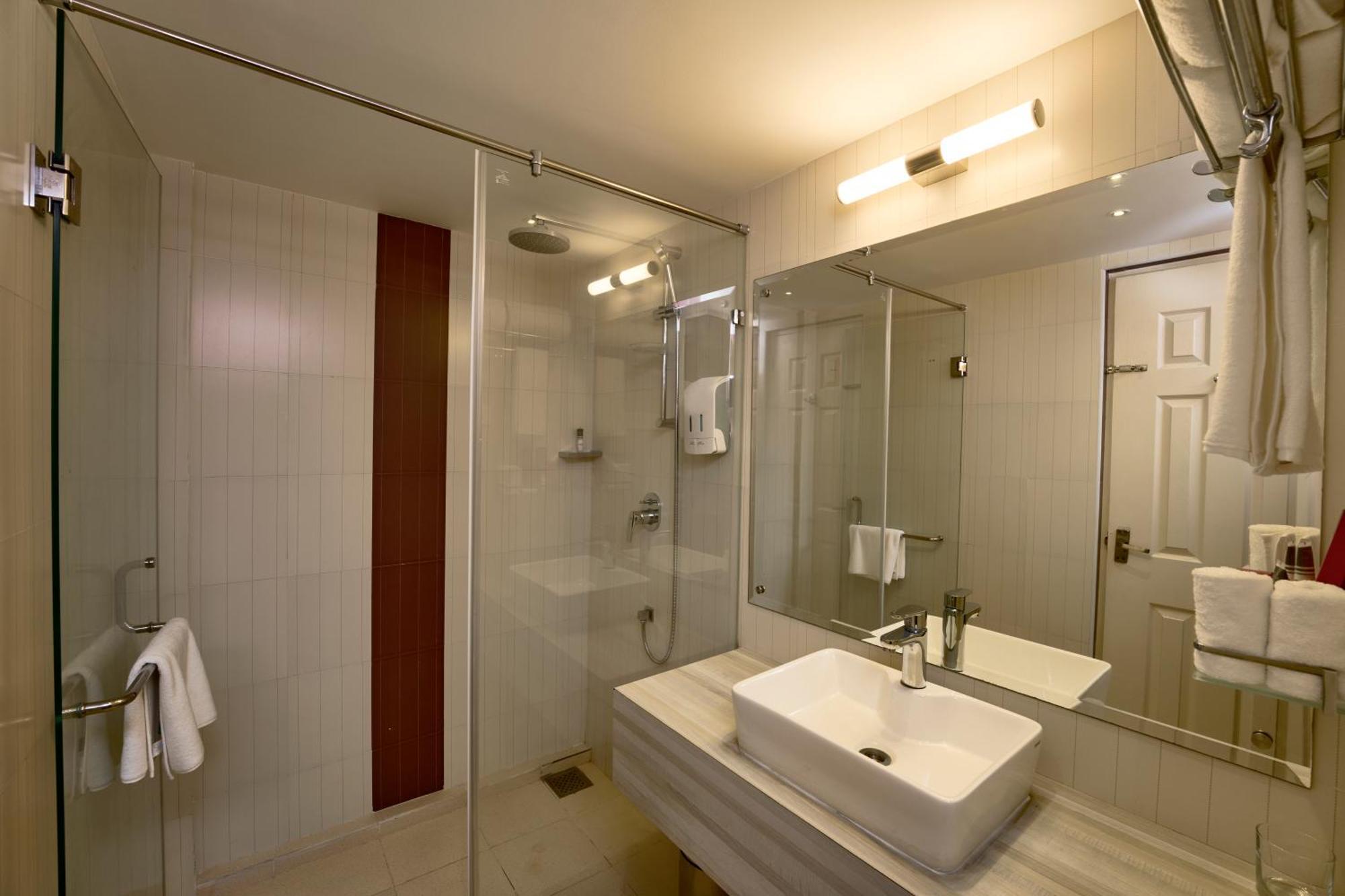 Noah Sky Suites Kochi Eksteriør billede